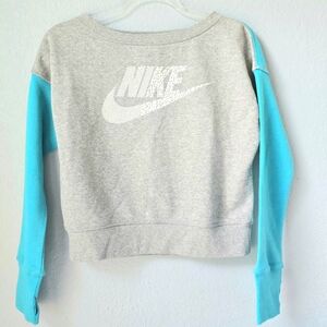 Vintage Nike Sweatshirt | thumb holes | woman size Large | cropped style